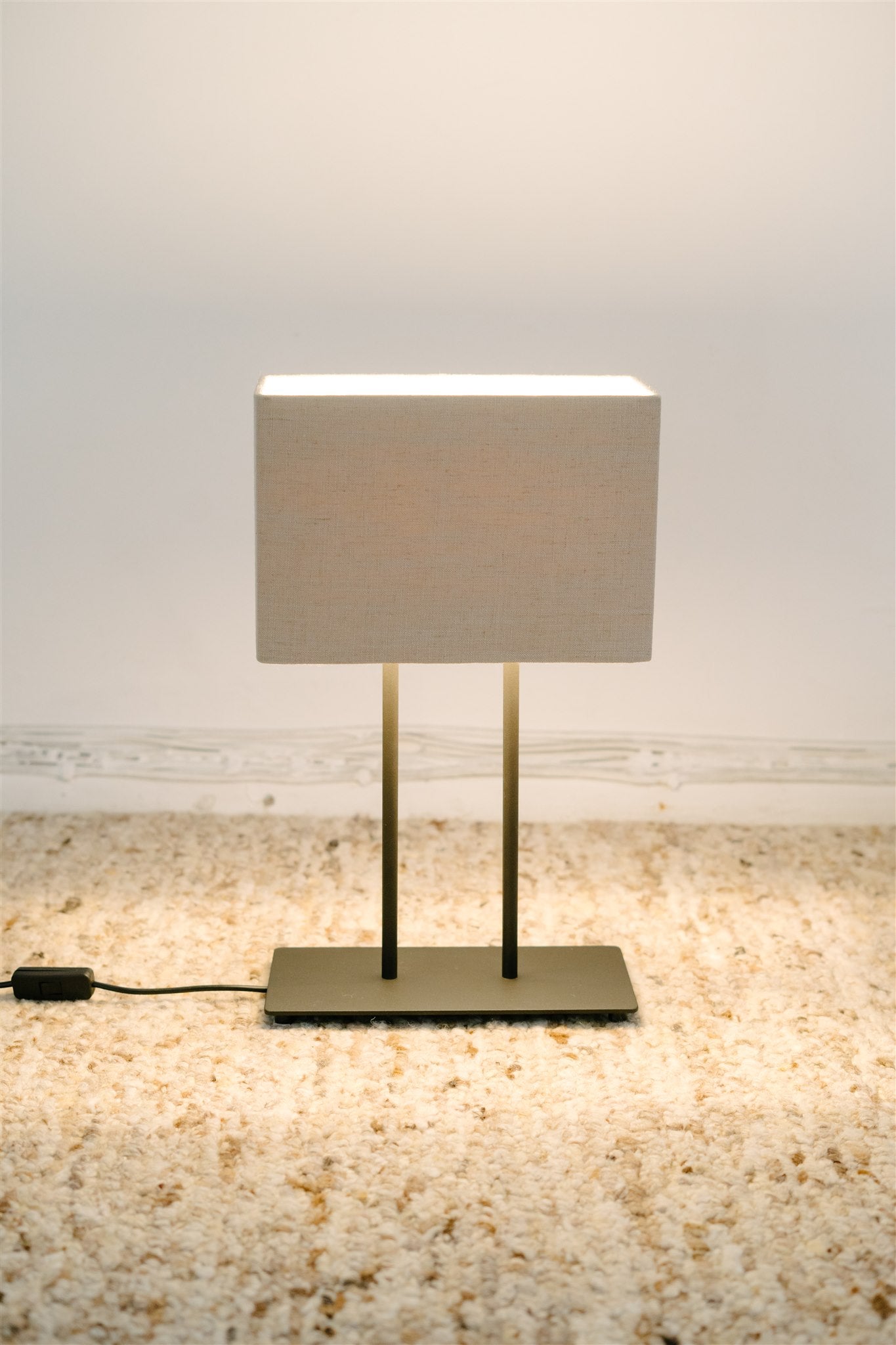 The Short Double Lamp Base