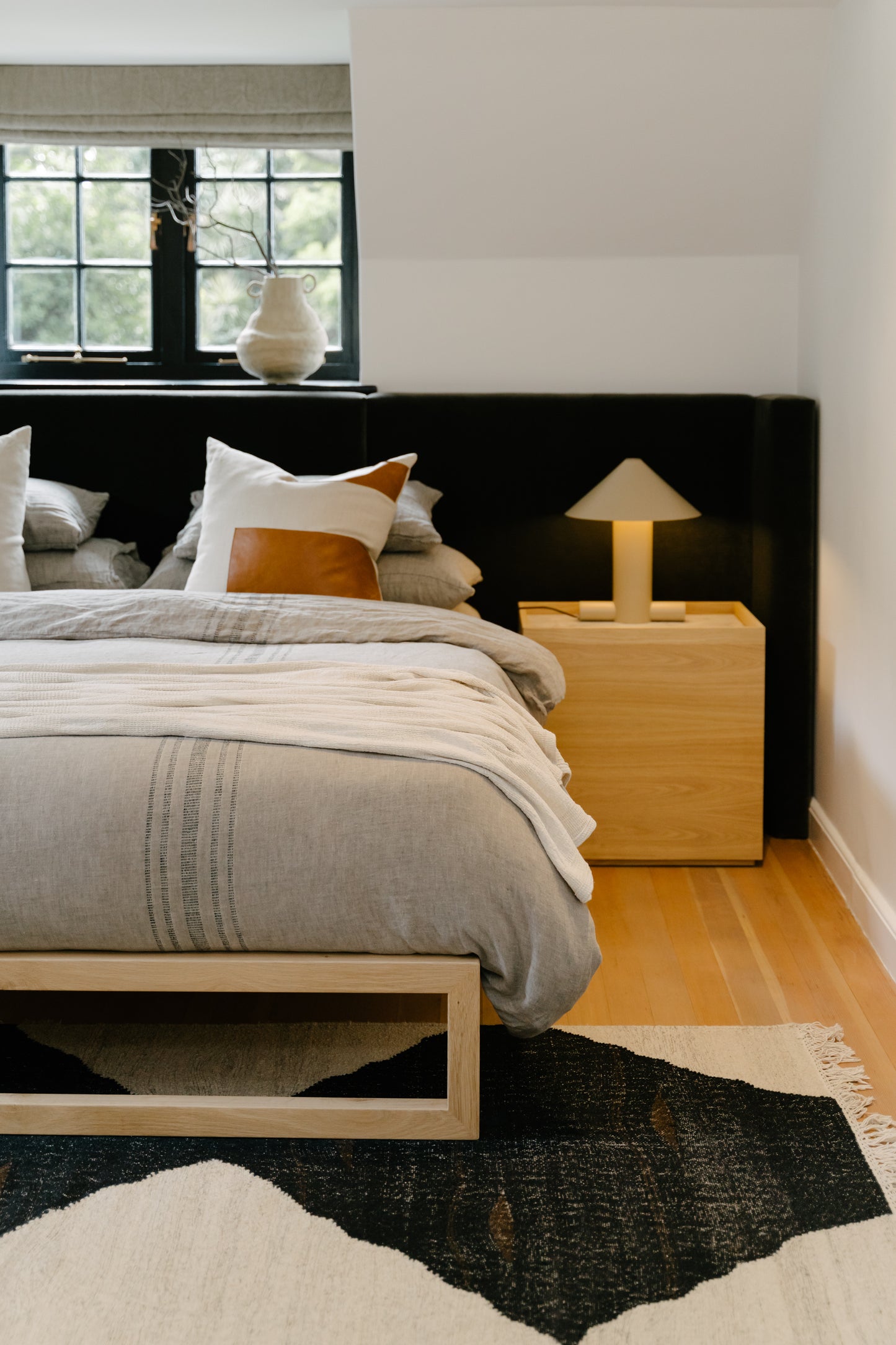 The Loop Bed Base