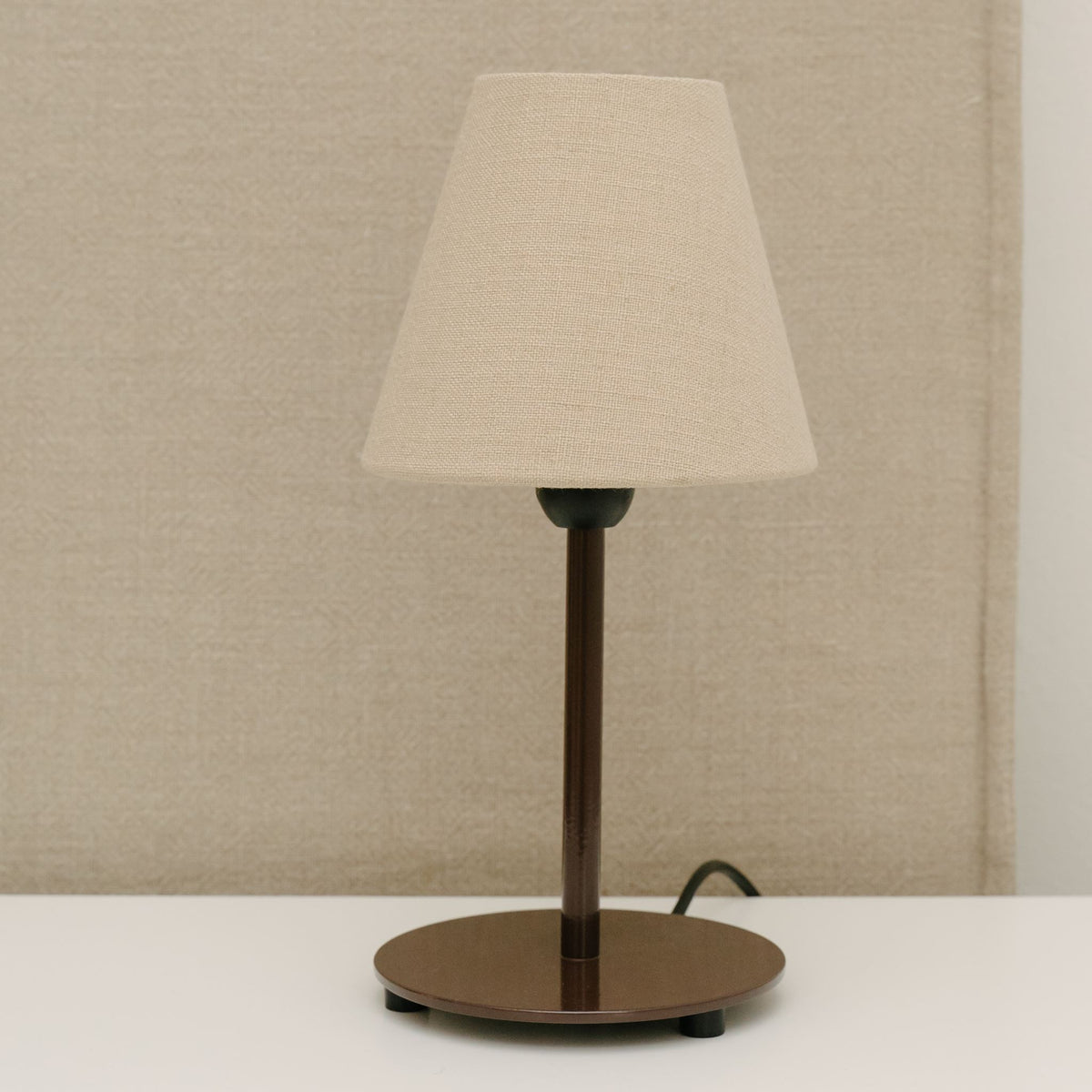 The Simple Table Lamp - Round Base